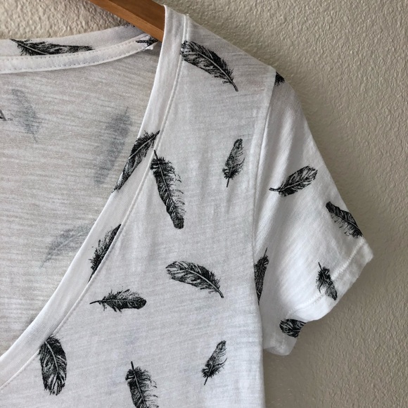 Merona Tops - 🎀 Merona Feather Tee